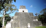 Za Mayi do Guatemaly, Belize a do Hondurasu 2020 - Guatemala - Tikal - chrám Velkého Jaguára, kolem 732, nahoře pohřební mohyla krále Jasaw Chan K'awiila, UNESCO
