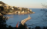 Provence a krásy Azurového pobřeží - Francie - Nice, maják na konci mola u vjezdu do přístavu