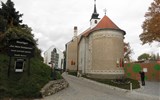 Mikulov a Lednice, kraj zámků a víno Moravy 2020 - Rakousko - Poysdorf - kostel sv.Jana Křtitele, 1629-1635, ranně barokní