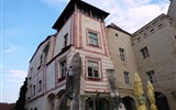 Krems - Rakousko -  Křemže, Gozzoburg, středověcí stavbaři si pravých úhlů moc nevšímali