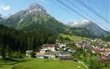 Lechtalské údolí s kartou 2019 - Rakousko - Lech am Arlberg leží uprostřed hor a pastvin