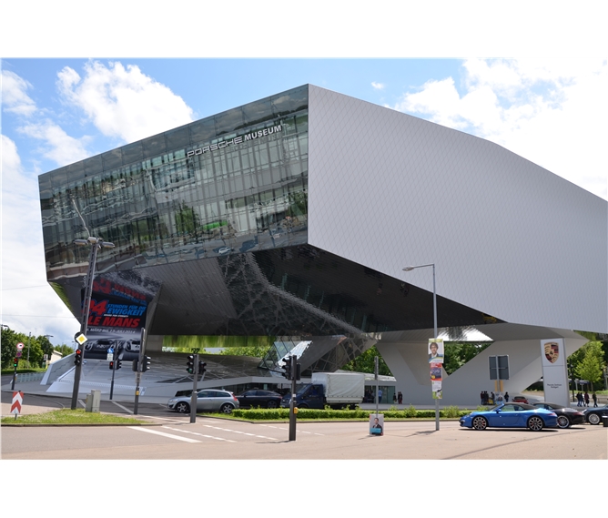 Stuttgart a zážitková muzea techniky (Porsche, Mercedes a Concorde) 2020 - Německo - Stuttgart - muzeum Porsche