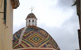 Alghero - Itálie - Sardinie - Alghero, kopule sv.Michala, keramické dlaždice na kopuli z roku 1950