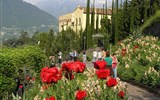 Od palem po třitisícové vrcholy 2020 - Itálie - Merano - Trautsmansdorfské zahrady, zámek v náručií květů