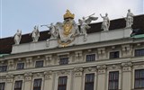 Adventní Vídeň, Schönbrunn a Hof, adventní trhy a výstava Caravaggio a Bernini 2019 - Rakousko - Vídeň - Hofburg, detail fasády