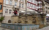 Advent ve středověkých městech Německa a zdobené kašny 2020 - Německo - Schwäbisch Hall - gotická kašna a pranýř na náměsti (Waterproof)