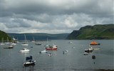 Ostrov Skye a západní vysočina - Skotsko - Portree, do přístavu vplouvají i velké oceánské lodě