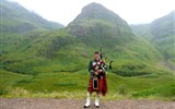 Ostrov Skye a západní Vysočina 2019 - Skotsko - Tři sestry a skotský dudák