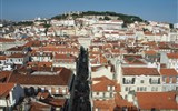 Lisabon, královská sídla a krásy pobřeží Atlantiku a Porto 2019 - Portugalsko - Lisabon - pohled na čtvrt Baixa a hrad São Jorge, starou pevnost Féničanů, Řeků, Římanů, dnešní podoba maurská z 11.stol.