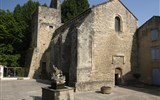 Fontaine-de-Vaucluse - Francie - Provence - Fontaine de Vaucluse, Saint Veran, románský kostel na místě pohananské svatyně, portál 13.stol.