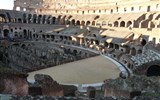 Koloseum - Itálie - Řím - Koloseum, stojí v místech bývalého Neronova paláce