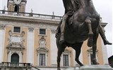 Řím, Vatikán, po stopách Etrusků v době adventu 2020 - Itálie - Řím - jezdecká socha Marka Aurelia, jediná zachovaná nepoškozená bronzová socha z antického Říma