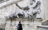 Řím a Neapolský záliv 2018 - Itálie - Řím - sochařská výzdoba renesančního Palazzo Senatorio, socha personifikuje Nil