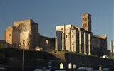 Řím, Vatikán, Ostia i Orvieto, po stopách Etrusků 2020 - Itálie - Řím - Forum Romanum,  chrám Venuše a Romy, 135, návrh Hadrianus a románská zvonice San Francesco