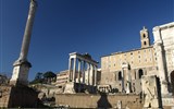 Řím, Vatikán, Ostia i Orvieto, po stopách Etrusků 2020 - Itálie - Řím - Forum Romanum, vlevo sloup císaře Fóky, poslední stavba na fóru