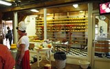 Příroda, památky UNESCO a tradice zemí Beneluxu 2020 - Holandsko - Zaanse Schans, ukázka výrobny sýrů s předváděčkou