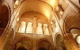 Toulouse - Francie - Gaskoňsko - Toulouse, Saint Sernin, průhledy (oculy) osvětlují galerii nad chórem
