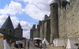 Languedoc, katarské hrady, moře Lví zátoky a kaňon Ardèche letecky 2019 - Francie - Carcassonne, lices, prostor mezi vnitřní a vnější hradbou