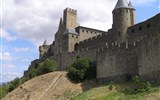 Languedoc, katarské hrady, moře Lví zátoky a kaňon Ardèche letecky 2020 - Francie - Languedoc - Carcassonne.