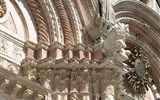 Florencie, Siena, Lucca -  poklady Toskánska letecky - Itálie - Lazio - Siena, Duomo, detail portálu