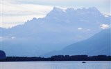 Ženevské jezero - Švýcarsko - stěny Alp nad Ženevským jezerem