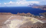 Lipary - Itálie - Liparské ostrovy - pohled z Vulcana na ostrov Lipari, vlevo Stromboli