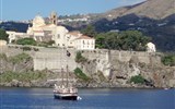 Lipary - Itálie - Liparské ostrovy - Lipari, Castello s katedrálou sv.Bartoloměje s barokní fasádou
