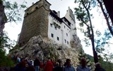 hrad Bran - Rumunsko - Bran, 1438-42, sloužil jako opěrný bod proti Turkům