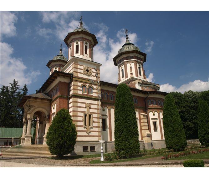 Rumunsko a perly Transylvánie 2020 - Rumunsko - klášter Sinaia, kostel Nejsvětější Trojice, tzv. Nový, 1842-6