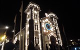 Azorské ostrovy, San Miguele a Terceira 2019 - Portugalsko - Azory - Furnas, slavnostně osvětlený kostel N.S.Alegria