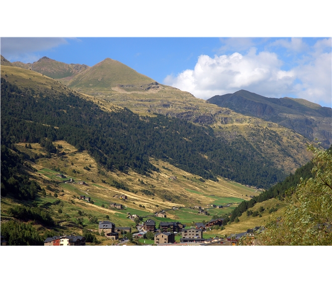 Andorra, srdce Pyrenejí letecky 2019 - Andorra - údolí Vall d´Incles (foto L.Zedníček)