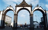 Azorské ostrovy, San Miguele a Terceira 2018 - Portugalsko - Azory - Portas da Cidade, 1783, původně městská brána