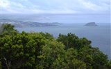 Terceira - Portugalsko - Azory  pohled z Monte Brasil k východu, Ilhéus das Cabras