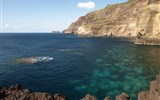 Sao Miguel - Portugalsko - Azory - San Miguel - Ponta da Ferrario, zářivě modré moře a čedičové skály