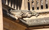 Toledo - Španělsko - Toledo - klášter San Juan de los Reyes, detail výzdoby vnitřního nádvoří (Wiki-A.velez)
