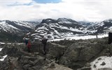 Dalsnibba - Norsko - zleva Såthornet, Breiddalseggi a vrcholová chata na Dalsnibbě