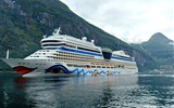 Norsko, zlatá cesta severu 2020 - Norsko - Geirangerfjord, ročně sem vplouvá 150-200 velkých výletních lodí.