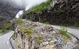 Norsko, zlatá cesta severu - Norsko - Trollstigen, 11 zatáček s poloměry cca 10 m, 4-6 m široká (do 2005 3-4 m)