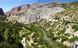 Garganta del Chorro - Španělsko - Andalusie - El Chorro, ve střední části trasy se soutěska mění na údolí Valle del Hoyo