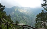 Madeira, ostrov věčného jara a festival květů 2020 - Madeira - vyhlídka Eira do Serrado, pohled na protilehlou stranu bývalého kráteru