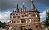 Ostrov Helgoland, německá hanzovní města UNESCO - Německo - Lübeck - Holštýnská brána, 1464-78, součást městského opevnění