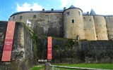 Sedan - Francie - Pikardie - Sedan, hradní palác s masivními věžemi postaven 1530