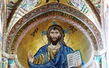 Cefalú - Itálie - Sicílie - Cefalú. Kristus Pantokrator v apsidě s evangelickým s textem já jsem světlo světa.. má normanské vlasy, arabské vousy a řecký nos