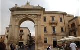 Noto - Itálie - Sicílie - Noto, Porta Reale, 1838, kvůli návštěvě Ferdinanda II. Bourbon