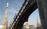 Milano - adventní víkend v Itálii 2019 - Itálie - Milán - ze střechy katedrály se otevírá pohled na celé město