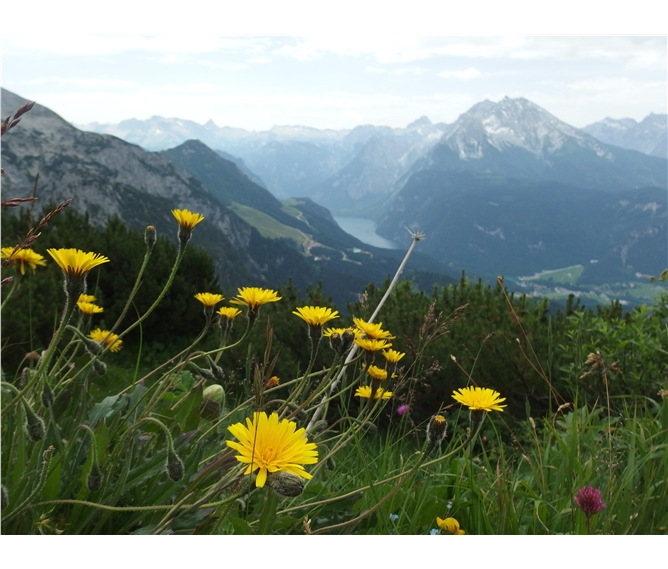 Slavnost a pohoda v NP Berchtesgaden a Orlí hnízdo 2018 - Německo - Kehlstein - vpravo masiv Watzmann, druhý nejvyšší v Německu
