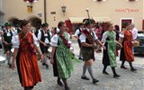 Slavnost a pohoda v NP Berchtesgaden a Orlí hnízdo 2018 - Německo - Berchtesgaden - letní slavnost, každá skupina má jiný kroj
