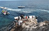Golfo de Orosei - Itálie - Sardinie - Grotta del Fico, přístaviště je jen pro 1 člun a výstup pomalý