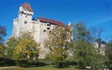 Krásy Dolnorakouska a vinařská slavnost v Poysdorfu - Rakousko - hrad Liechtenstein, postaven kol 1130, několikrát rozšířen v 13.-15.století (foto A.Frčková)
