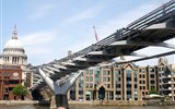 Temže - Anglie - Londýn - ocelová zavěšená lávka pro pěší Milenium Bridge, dočasně zavřena 2 dni po otevření, problémy s rozhoupáním